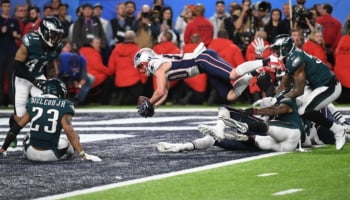 Patriots vs Rams: Ο θρύλος Brady κόντρα στον ενθουσιασμό του L.A.!