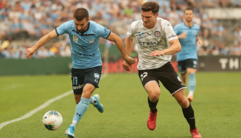 Γουόντερερς - Σίδνεϊ: Αγκαλιά με τον τίτλο ο Μπαρμπαρούσης!