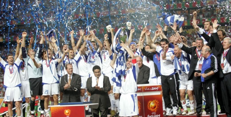 EURO 2004: Πώς ήταν ο κόσμος όταν η Ελλάδα κατέκτησε την ποδοσφαιρική Ευρώπη;